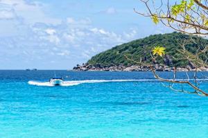 blå hav på similan i thailand foto