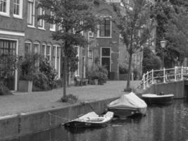 de stad av leiden i de nederländerna foto