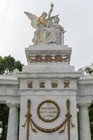 monument till benito juarez en benito juarez. neoklassiska monument tillverkad av marmor till benito juarez, Mexikos först inhemsk president. belägen i de historisk Centrum av mexico stad, 2022 foto