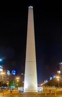 de obelisk - buenos aires, argentina på natt, 2022 foto