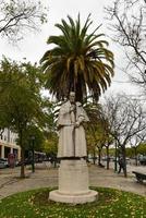 monument till alexandre herculano de carvalho e araujo vem var en portugisiska författare och historiker belägen på avenida da liberdade i Lissabon, portugal. foto