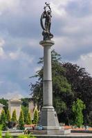 monument i lychakiv kyrkogård en känd och historisk kyrkogård i lviv, ukraina. foto