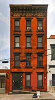 gammal gå upp byggnad i de williamsburg grannskap av Brooklyn, ny york. foto