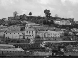 de cit av porto på de douro flod foto