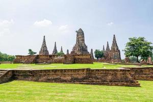 wat chaiwatthanaram gammal buddist tempel foto