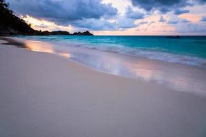 strand och hav solnedgång på koh miang thailand foto