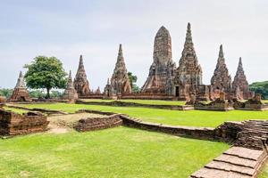 wat chaiwatthanaram gammal buddist tempel foto