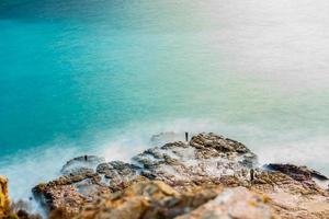 cala salada och saladeta i san antonio en dålig på baleariska öar Spanien. lång exponering, typisk hus för fiske båtar och rocks. foto