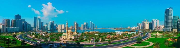 panorama- se av sharjah stad foto