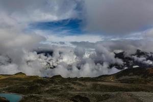 panorama av moln lager från berg topp över swiss alps foto