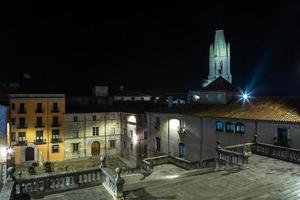 girona gammal stad på natt foto