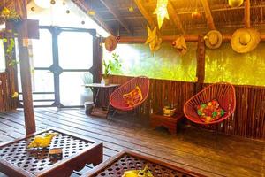 tropisk hotell tillflykt med handflatan träd bambu holbox ö Mexiko. foto