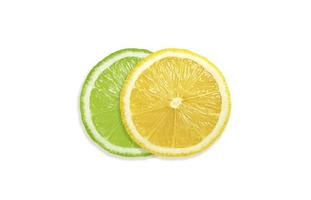 saftig skivor av citron- och kalk isolerat på vit foto