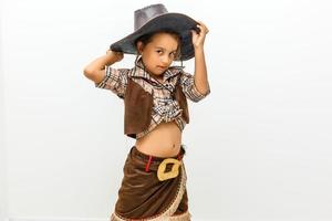 skön liten flicka i cowboy hatt foto