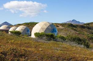 glamping på de backe av en vulkan i höst på de kamchatka halvö. foto