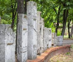 gammal roman gravstenar med lättnader från nis, serbia foto