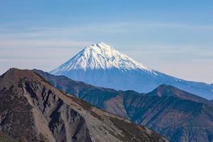 brant topp av avachinsky vulkan, kamchatka, selektiv fokus foto