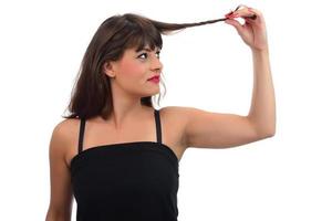 Söt flicka oro handla om hår förlust. problem med hår begrepp foto