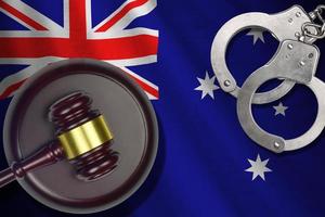 Australien flagga med bedöma klubba och handklovar i mörk rum. begrepp av kriminell och bestraffning, bakgrund för dom ämnen foto
