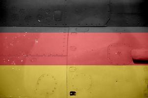Tyskland flagga avbildad på sida del av militär armerad helikopter närbild. armén krafter flygplan konceptuell bakgrund foto
