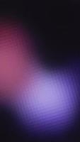 lila Färg lutning på svart kornig mosaik- textur, abstrakt vertikal baner design, kopia Plats foto