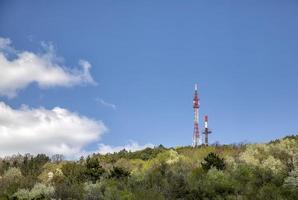 skön dag se på TV torn på de topp av de berg. varna, bulgarien foto