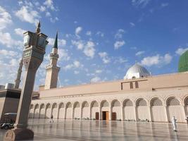 skön dagtid se av masjid al nabawi, medina, saudi arabien. foto