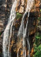 majestätisk vattenfall i minas gerais, Brasilien djup i de djungel foto