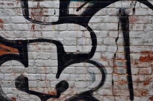 konst under jord. skön gata konst graffiti stil. de vägg är dekorerad med abstrakt ritningar hus måla. modern ikoniska urban kultur av gata ungdom. abstrakt eleganta bild på vägg foto