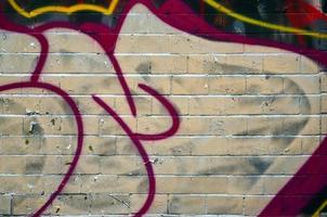 skön gata konst graffiti. abstrakt Färg kreativ teckning mode färger på de väggar av de stad. urban samtida kultur. titel måla på väggar. kultur ungdom protest foto