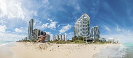 panorama- bild av maimi strand i florida under dagtid foto