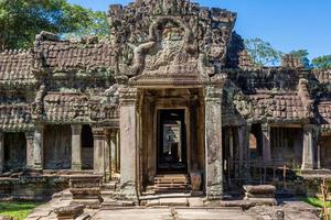 mystisk och känd ruiner av ankare wat i cambodia med Nej människor i sommar foto