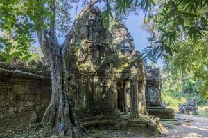 mystisk och känd ruiner av ankare wat i cambodia med Nej människor i sommar foto