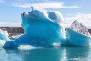 panorama- bilder över joekularson glaciär lagun med frifting isberg i sommar under dagtid foto