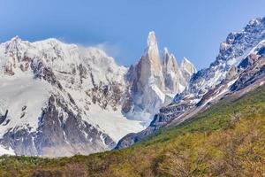 panorama- bild av cerro torre tagen från el chalten vandring spår foto