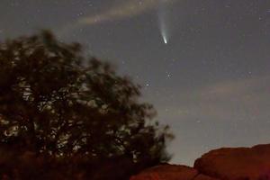 bild av komet neowise tagen från feldberg topp i Tyskland på 23. juli 2020 foto