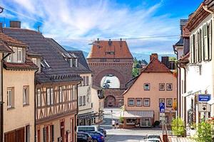 bild av de miltenberg stad Port belägen icke de huvud flod bro under dagtid foto