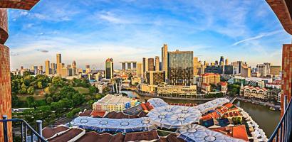 panorama- se över de singapore horisont på solnedgång foto