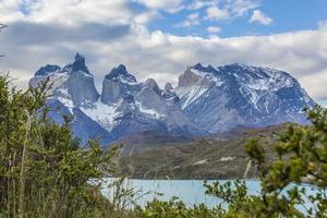 se på cerro paine grande och lago pehoe i patagonien foto