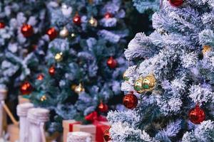 jul träd bakgrund för festival, xmas och Lycklig ny år. Semester gåva utbyta händelse med kopia foto