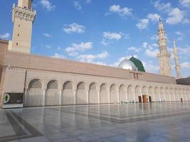 skön dagtid se av profetens moské - masjid al nabawi, medina, saudi arabien. foto