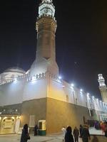 medina, saudi Arabien, dec 2022 - skön natt se av quba moské, de först moské av islam i medina, saudi arabien. foto