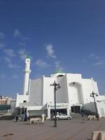 medina, saudi Arabien, dec 2022 - skön se av bilal moské i medina, saudi arabien. bilal moské är belägen några distans från masjid al-nabawi. foto