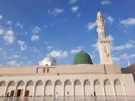 skön dagtid se av masjid al nabawi, medina, saudi arabien. foto