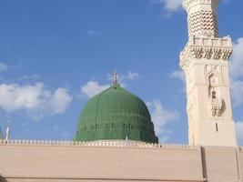 skön dagtid se av masjid al nabawi, medina, saudi arabien. foto