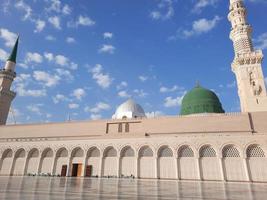 skön dagtid se av profetens moské - masjid al nabawi, medina, saudi arabien. foto