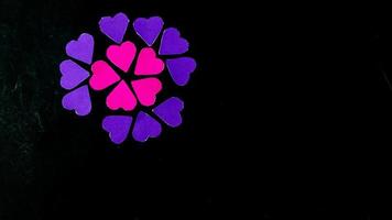 flerfärgad hjärta på svart bakgrund för hjärtans dag foto