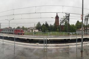 okulovka tåg station i ryssland foto