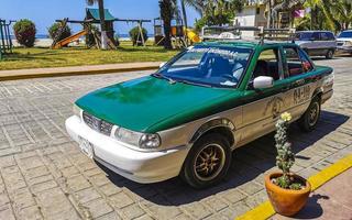 puerto escondido oaxaca mexico 2022 grön turkos blå taxi cab bil i puerto escondido Mexiko. foto