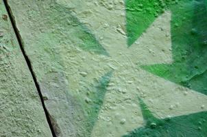 gata konst. abstrakt bakgrund bild av en fragment av en färgad graffiti målning i kaki grön och orange toner foto